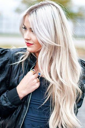 thumbs 1970s inspired flicked fringe